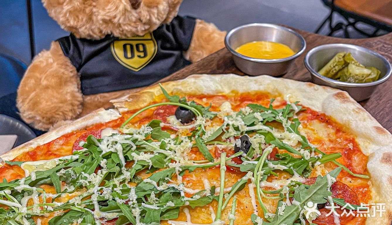 点单不用纠结口味😛一米长披萨满足4️⃣个味道