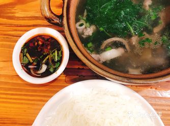 老家朋友带我去吃的八刀汤，在基督教堂对面的小食馆