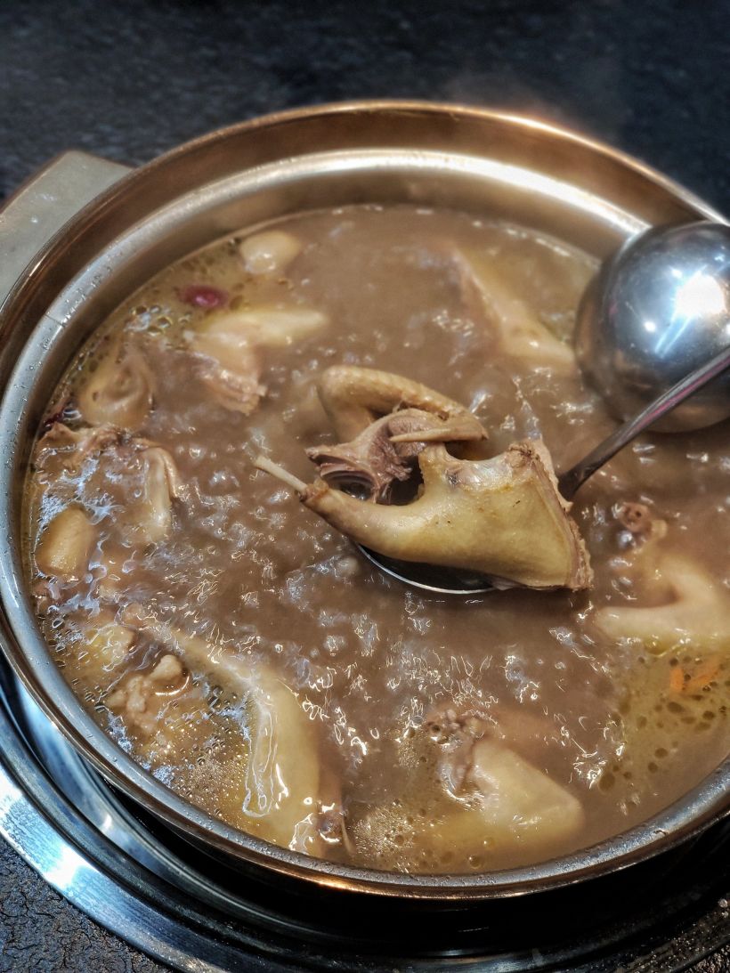 不论是烤乳鸽还是鸽子火锅感觉都很不错 这次发现一家离家不远的药膳