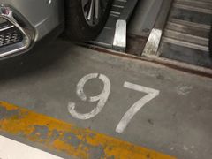 -白玉兰广场停车场