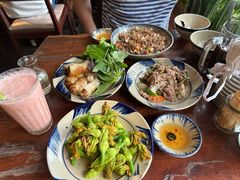 -Cuc Gach Quan Restaurant