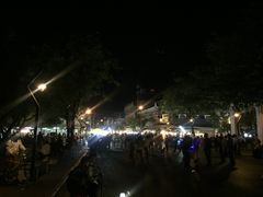 -周日夜市