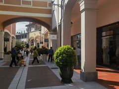 -佛罗伦萨小镇广佛名品奥特莱斯(疏港路店)