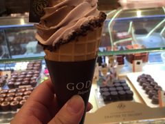 草莓巧克力软冰淇淋-GODIVA(港汇恒隆广场)