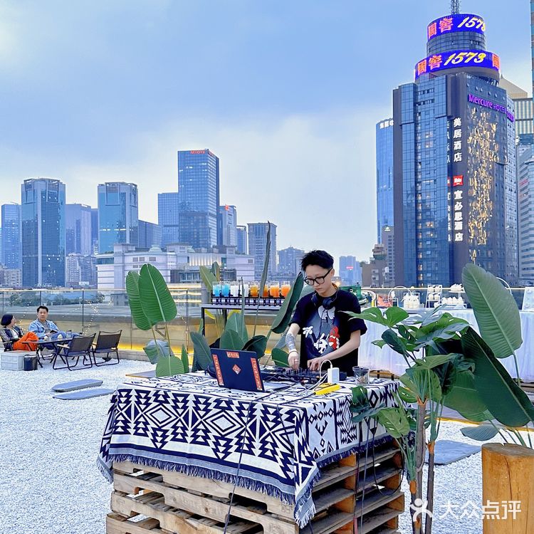 成都高空氛围餐吧 超治愈~☺