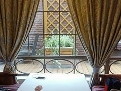 靠窗位-欧洲房子(宜必思店)