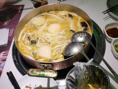 -洪氏嗨捞·广东猪肚鸡·椰子鸡火锅(西咸万象城店)