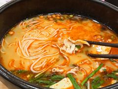 -花馬肆.云南过桥米线(汉神购物广场现场熬汤店)