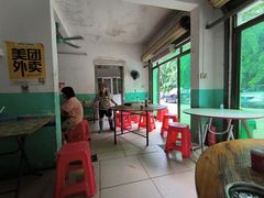 -灵山卢梅燕粉店