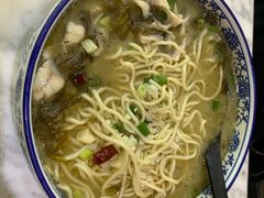 老坛酸菜黑鱼面-轻捞慢起面馆(新世界百货店)