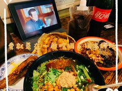 -爆炸头阿姨小四川正宗川味小吃(无任何分店)
