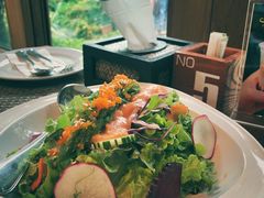 -Chom Cafe and Restaurant