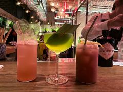 -FOUR PLAY BAR