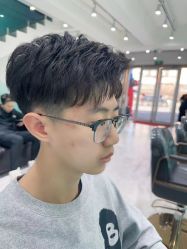 -妃格美发沙龙·烫发·染发