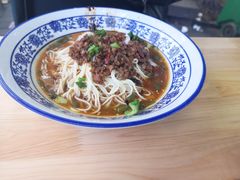 -渝之汇牛肉豌杂面
