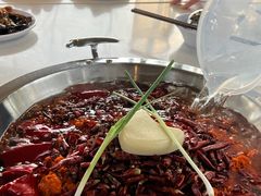-茅草房·河畔园林火锅