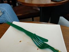 没人收的杯子，盘子。-星巴克(北京望京店)