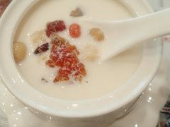 冰糖雪耳桃胶奶-广信牛奶甜品世家(台东店)