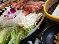 -三人行骨头王火锅(长寿店)