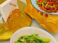 -阿瓦山寨·湘菜现炒·剁椒鱼头王(咸阳总店)