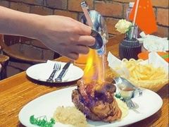 德式烤猪肘-1886德国汽车餐厅(外滩十六铺码头店)