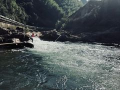 -安吉龙王山峡谷漂流