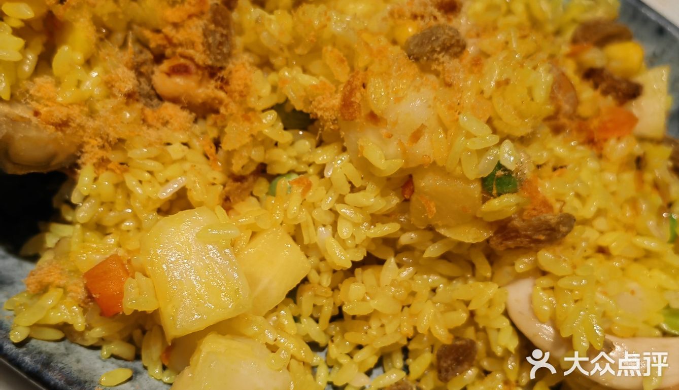 威高C馆3楼，人还挺多的。环境挺好的