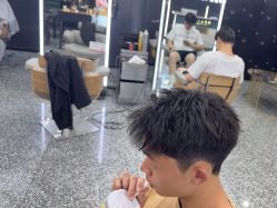 -藤野造型·烫·染发型设计店