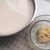 准备食材：面粉，青瓜，油辣子辣椒…