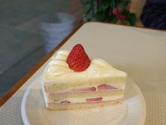 草莓鲜奶-Dough&Joe团憩(瑞虹天地月亮湾店)