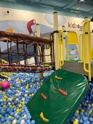 -莫莉幻想儿童乐园(三河燕郊永旺店)