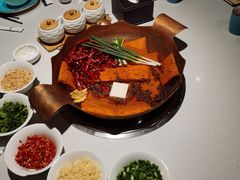 -墨居上隐·院子里火锅(峨眉店)