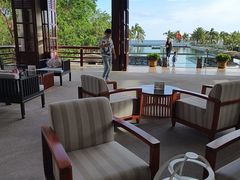 -亚龙湾喜来登·美景台大堂吧