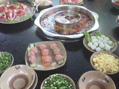 -茅草房·河畔园林火锅