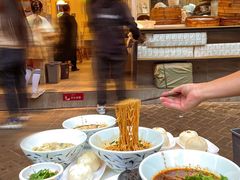 -李与白包子铺(桐梓林店)