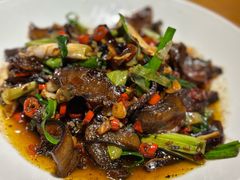 大蒜炒腊猪脸-吃饭皇帝大(长宁龙之梦店)