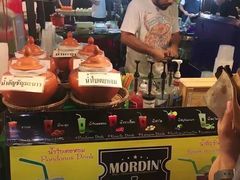 -席娜卡琳火车铁道夜市