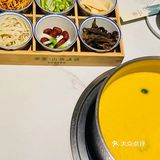 汤能喝好多碗,简直可以鲜掉了眉毛啊!服务员很主动