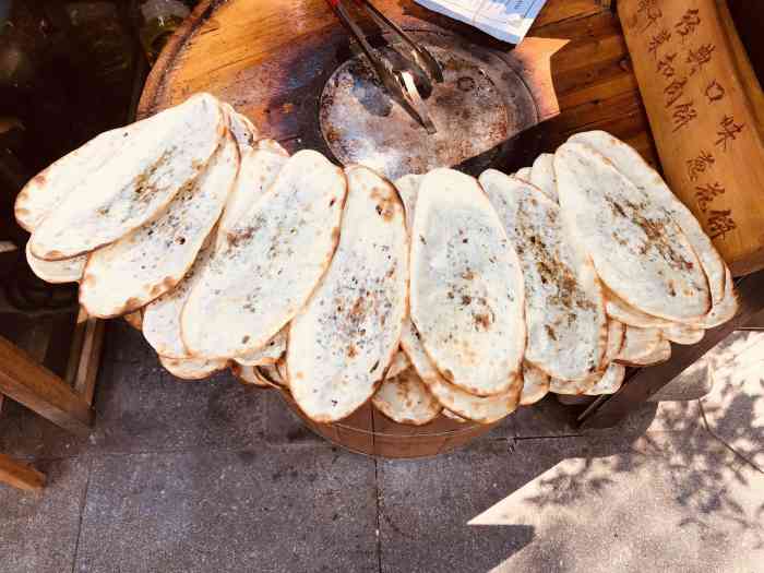 济公鞋底饼-"走饿了来一个,肉馅的15,梅菜的10块,."-大众点评移动版