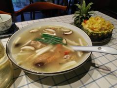 海鲜月婆鸡汤-在湖边私厨小馆