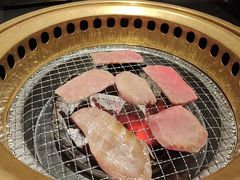 -山川小町·极番烧肉(新地假日广场店)