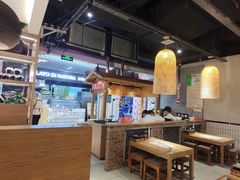 大堂-怪噜范·老贵阳街头名小吃(鸿通城店)