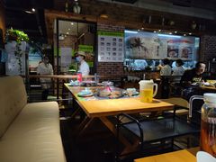 大堂-洪氏嗨捞·广东猪肚鸡·椰子鸡火锅(西咸万象城店)
