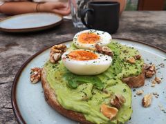 牛油果煮蛋吐司-RAC BAR(安福路店)