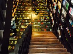 -钟书阁(松江泰晤士小镇店)