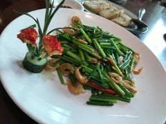 虾仁炒蒜芯-国家五钻酒家·西樵旺阁渔村(西樵店)