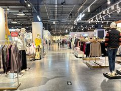 -燕莎奥特莱斯购物中心