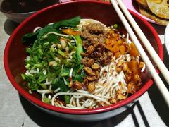 -爆炸头阿姨小四川正宗川味小吃(无任何分店)