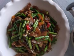 蒜薹炒猪耳-来韶饭店