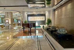 -北京七彩云南翡翠珠宝旗舰店(月坛店)